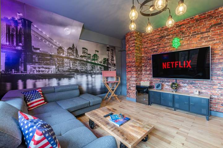 Salon canapé et netflix